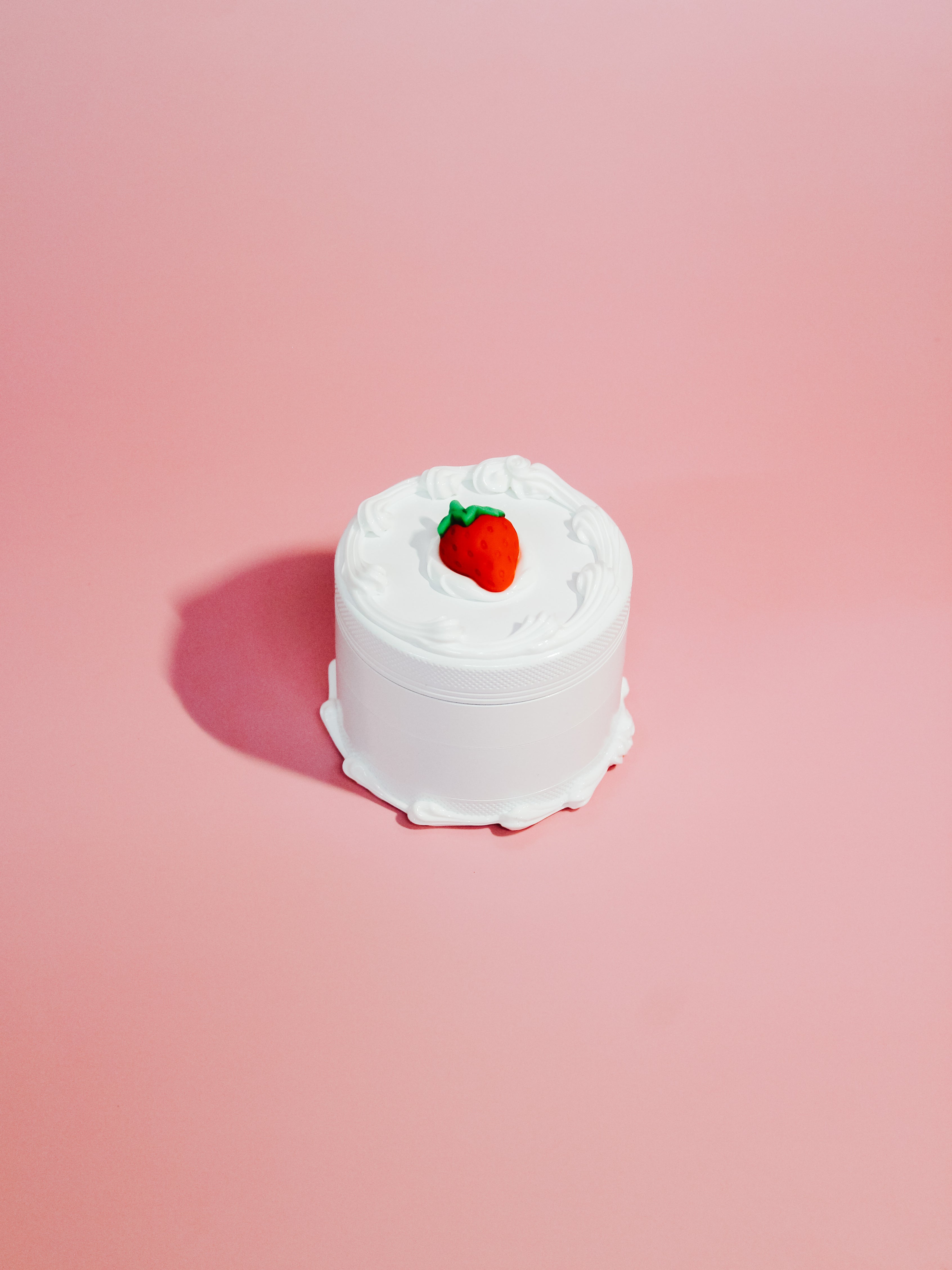 White Strawberry Cake Grinder (4 layer)