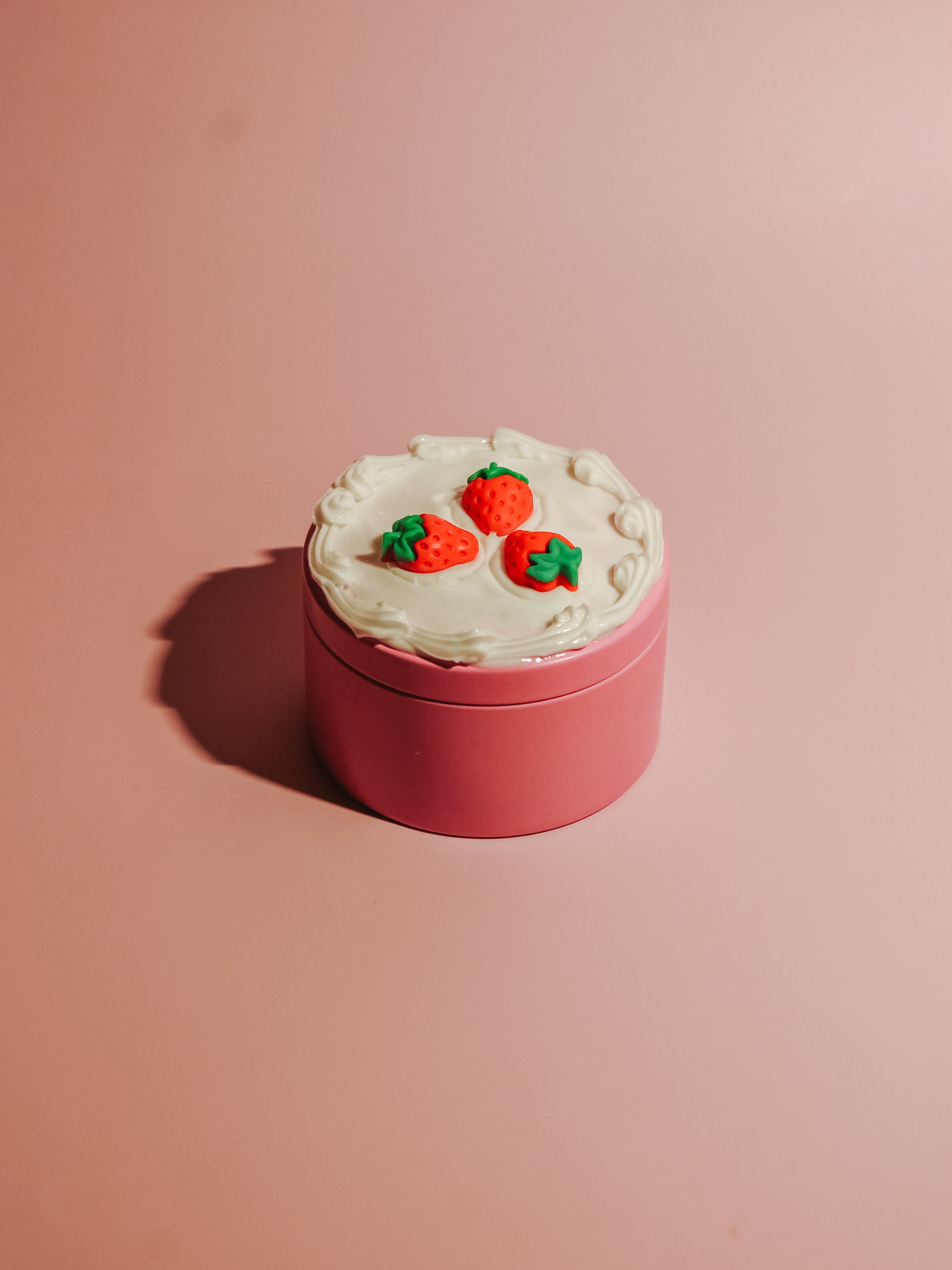 pink strawberry 3.5” cake tin