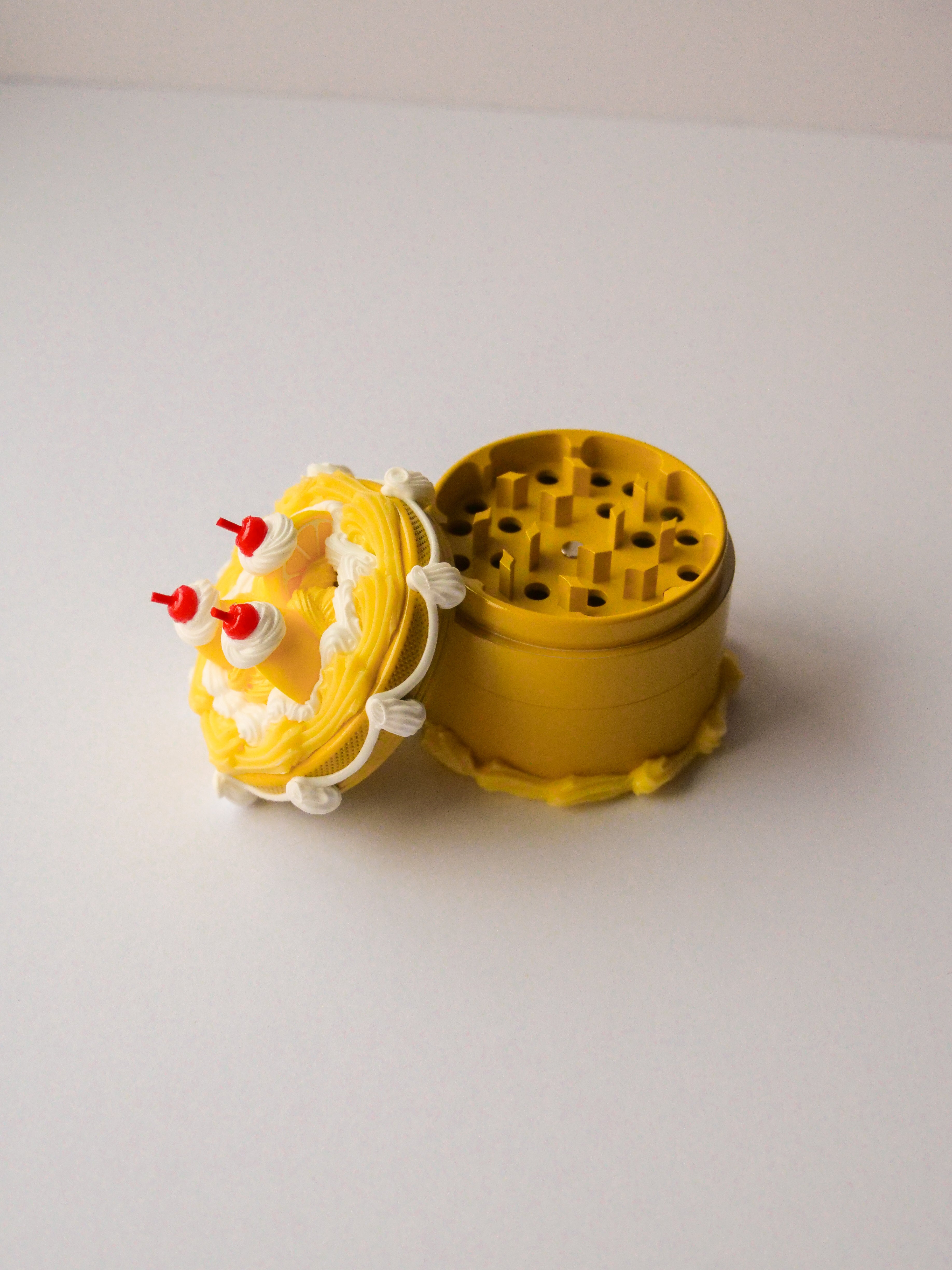 Sample Lemon Meringue Cake Grinder (4 layer)