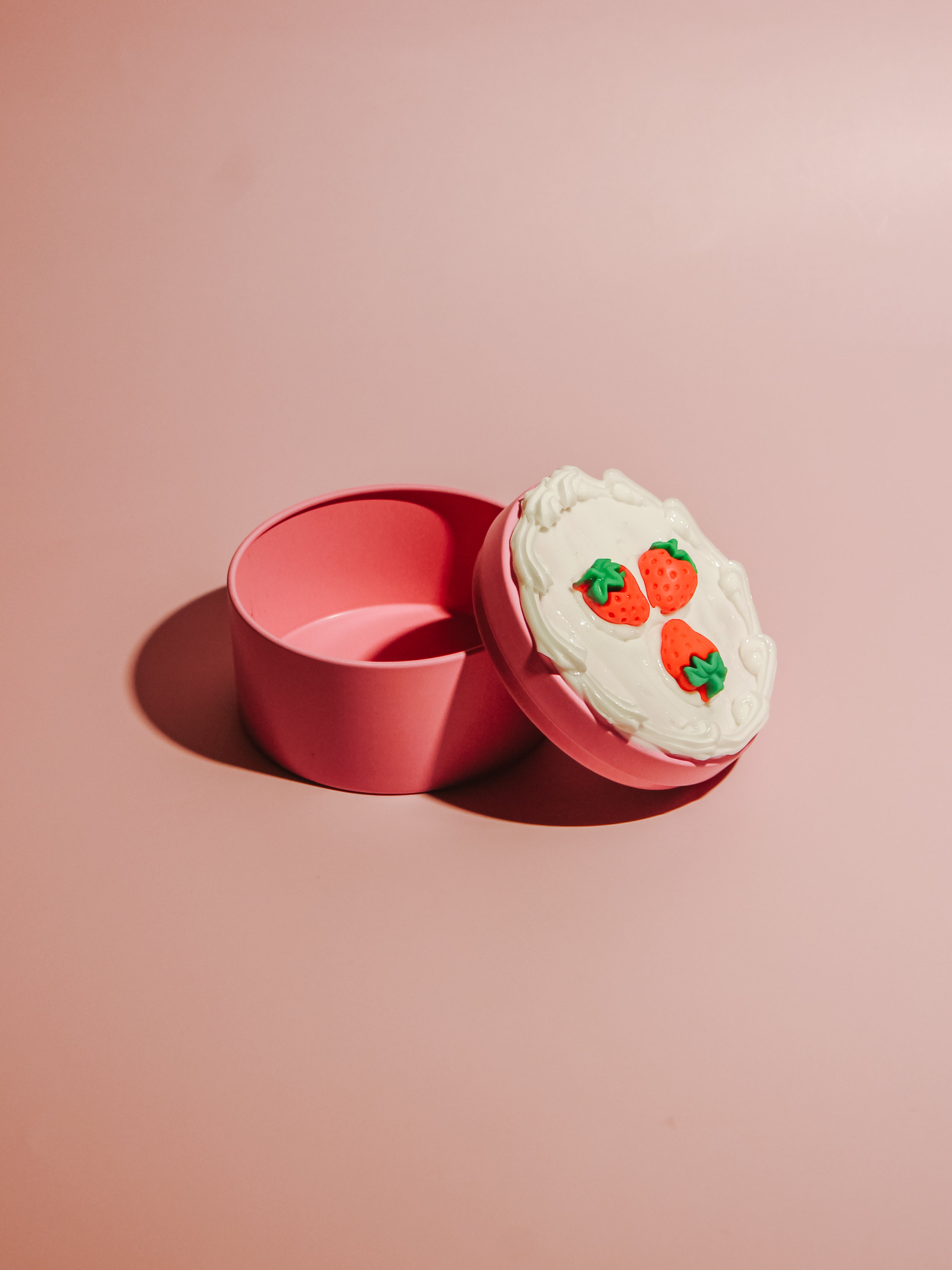 pink strawberry 3.5” cake tin