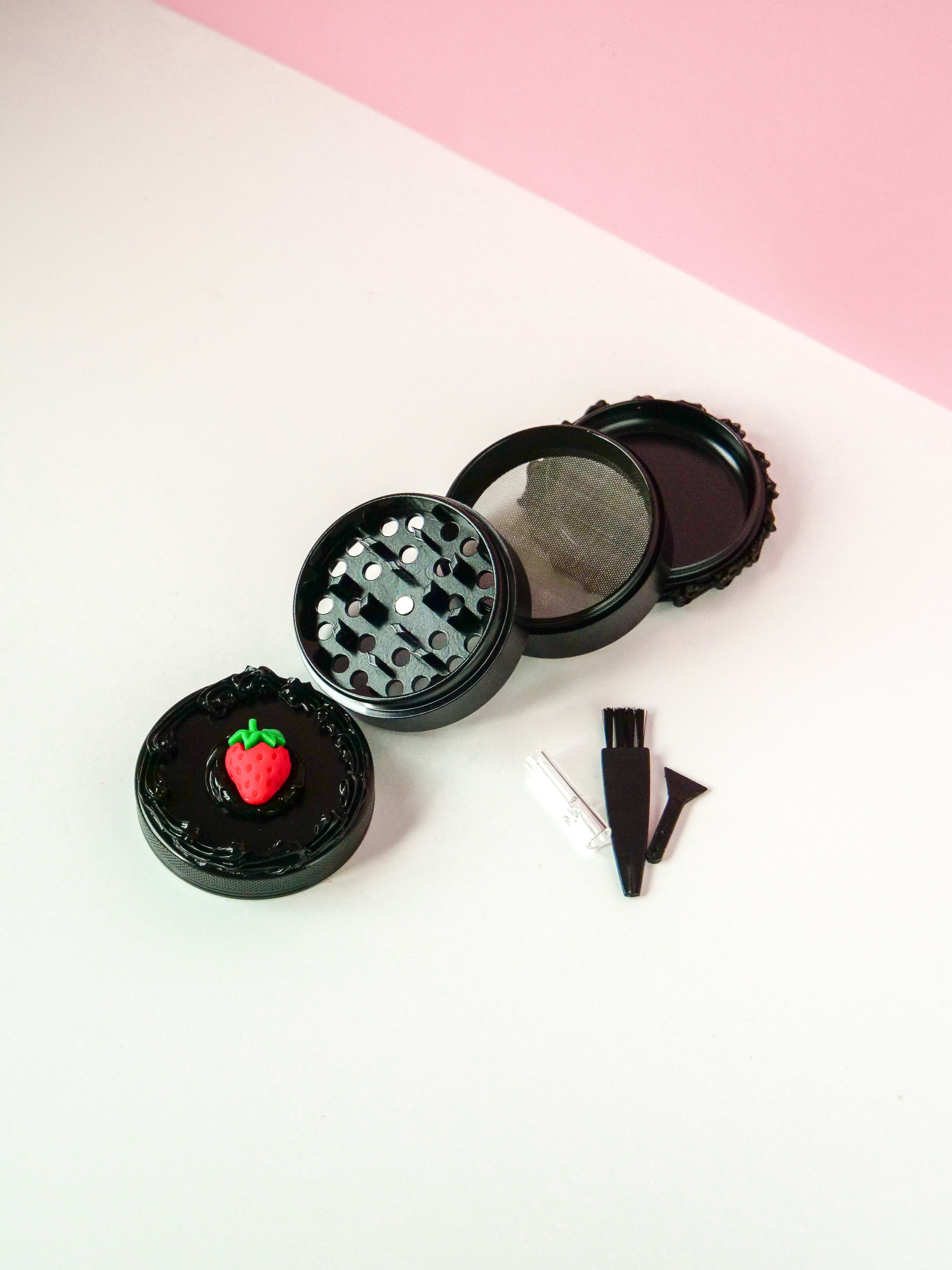 Black Strawberry Cake Grinder (4 layer)